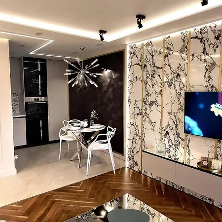 Apart Ak Plus Netflix Tomaszow Mazowiecki Exterior photo