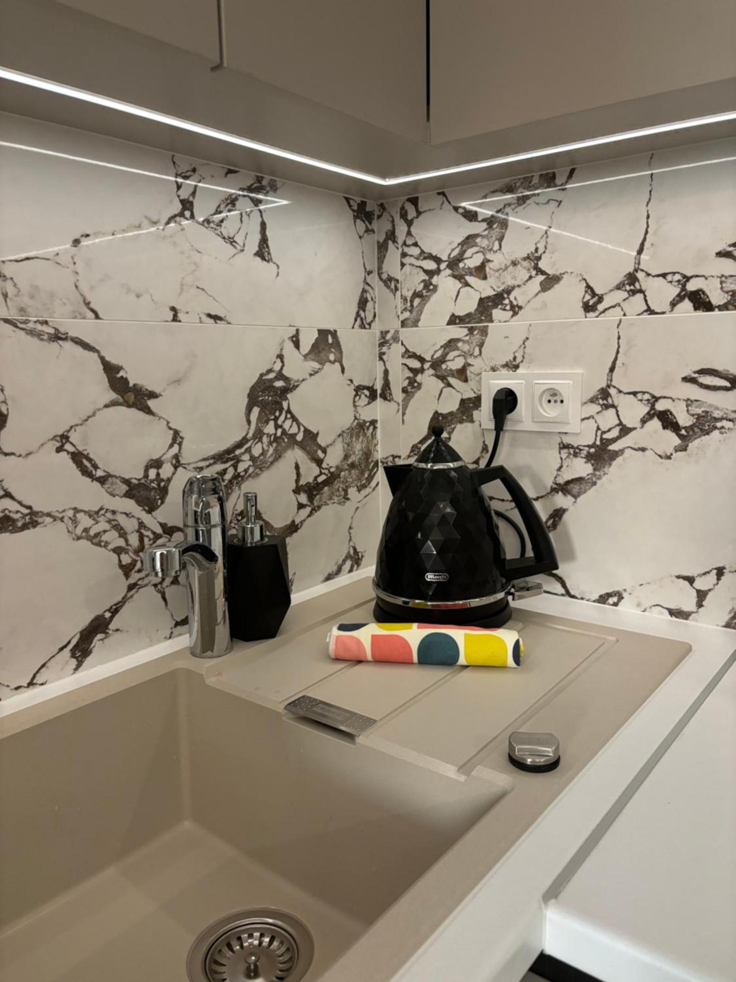 Ak Netflix Apartment