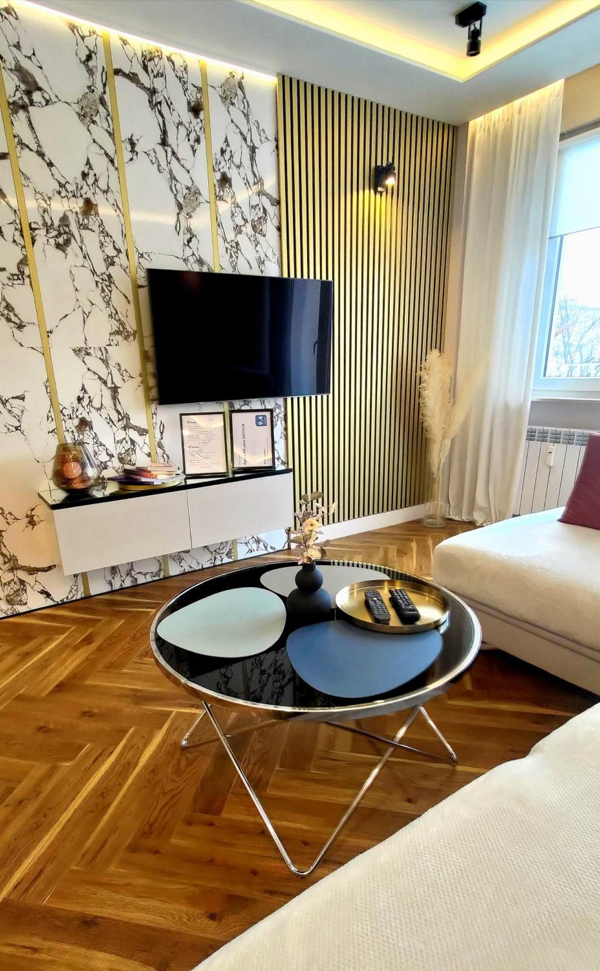 Apartment Ak Netflix *
